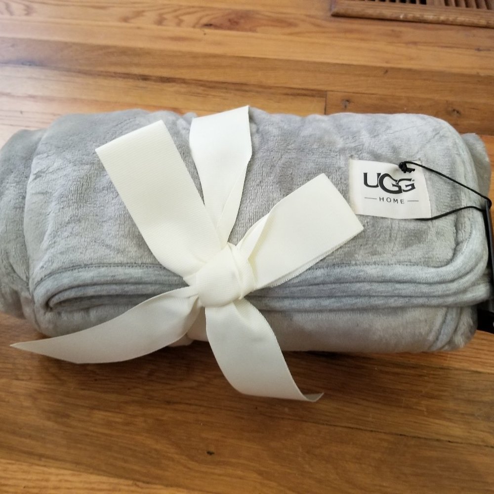 NWT Ugg Duffield Throw Blanket Soft Gray